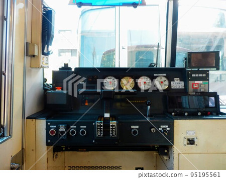 Train's driver's seat Train's driver's seat 95195561