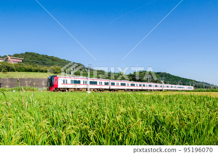 [Meitetsu Nagoya Main Line] Limited express train runs through rural scenery 95196070