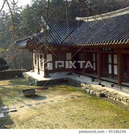 瓦屋頂 瓦屋頂 95196249