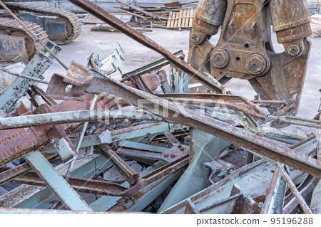 Metal scraps Metal scraps 95196288