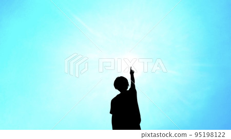 Silhouette of a woman raising her index finger_blue sky background wide 95198122