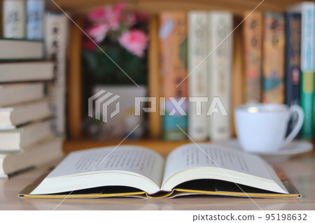 reading (lifestyle) 95198632