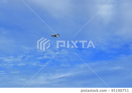 Airplane seen from Toyonaka Park Airplane seen from Toyonaka Park 95198751