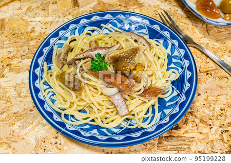 天然蘑菇意大利面 95199228