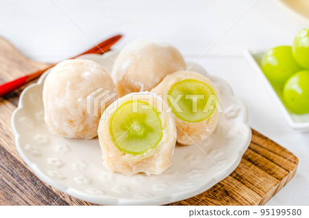 Shine Muscat Daifuku 95199580