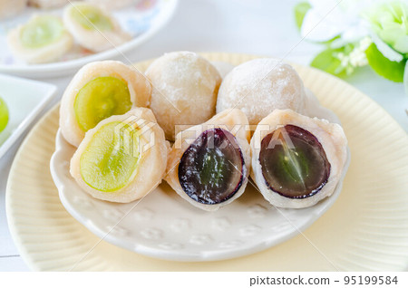 Handmade Grape Daifuku Handmade Grape Daifuku 95199584
