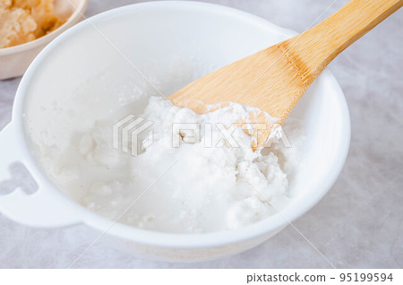 powder with water 95199594