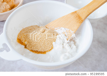 製作大福麵粉和糖 95199595