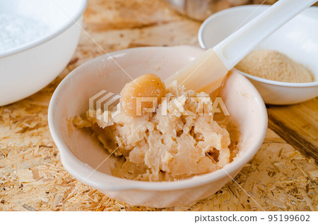 White bean paste made with white flower beans White bean paste made with white flower beans 95199602