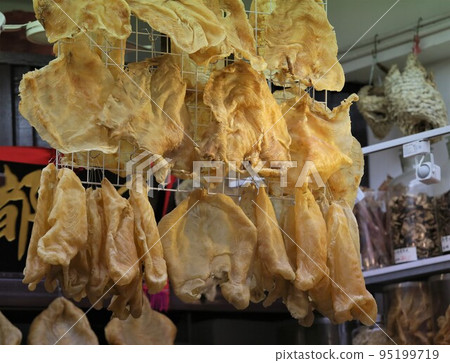 High-quality food fish floats (called fish glue, fish gall) sold at luxury dry food stores in Tokusuke, West Hong Kong. Indispensable for high-end Chinese High-quality food fish floats (called fish glue, fish gall) sold at luxury dry food stores in Tokusuke, West Hong Kong. Indispensable for high-end Chinese 95199719