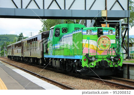 富良野線美瑛站DE15柴油機車+510系列乘用車“富良野/美瑛Norocco” 富良野線美瑛站DE15柴油機車+510系列乘用車“富良野/美瑛Norocco” 95200832