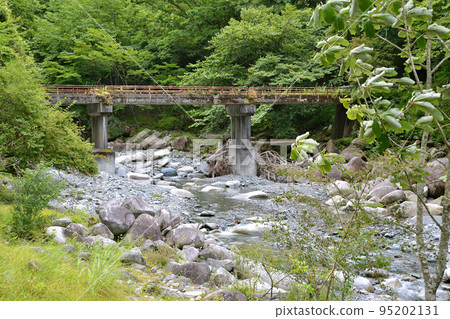 進入友信小屋前的橋 95202131