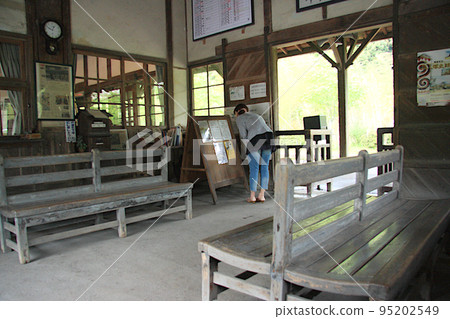 Old wooden station building at Kareigawa Station in Kirishima City, Kagoshima Prefecture_01 95202549