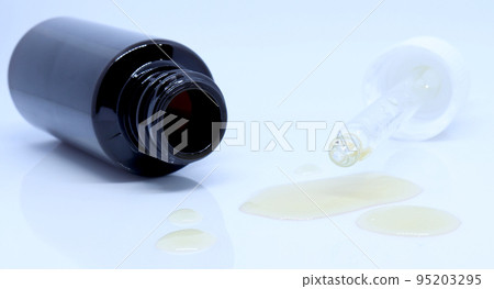 pipette, bottle and oil 95203295