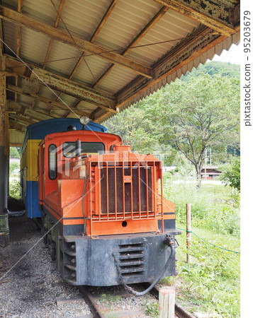 Suikoen in the Takikoshi district of Otaki Village, Nagano Prefecture Forest Railway AC 40 diesel locomotive and school train 95203679