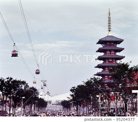 <大阪府>大阪世博會、古河館(右)、彩虹纜車 <大阪府>大阪世博會、古河館(右)、彩虹纜車 95204377