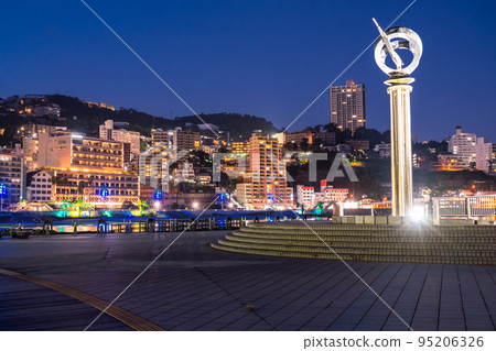 <<靜岡縣>>熱海陽光海灘夜景/度假區風景 95206326