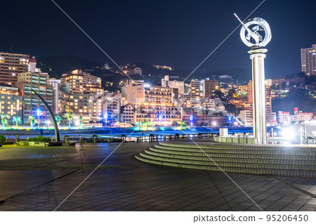 <<靜岡縣>>熱海陽光海灘夜景/度假區風景 95206450