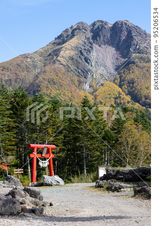 秋季從丸沼高原索道山頂站出發的日光白根山 秋季從丸沼高原索道山頂站出發的日光白根山 95206534
