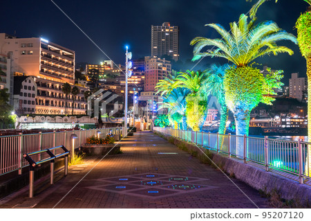 << Shizuoka Prefecture >> Night view of Atami Sun Beach / Scenery of resort area << Shizuoka Prefecture >> Night view of Atami Sun Beach / Scenery of resort area 95207120