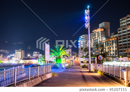 <<靜岡縣>>熱海陽光海灘夜景/度假區風景 <<靜岡縣>>熱海陽光海灘夜景/度假區風景 95207151
