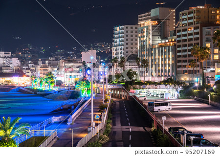 << Shizuoka Prefecture >> Night view of Atami Sun Beach / Scenery of resort area 95207169