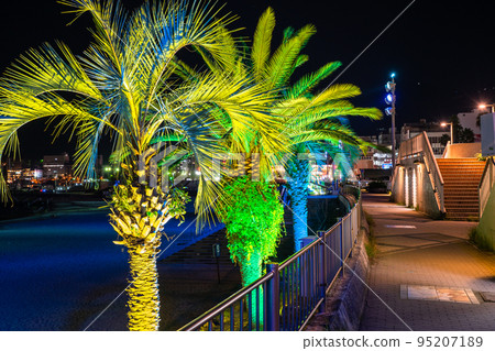 << Shizuoka Prefecture >> Night view of Atami Sun Beach / Scenery of resort area << Shizuoka Prefecture >> Night view of Atami Sun Beach / Scenery of resort area 95207189