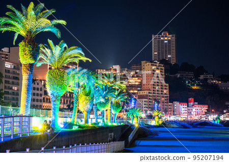 << Shizuoka Prefecture >> Night view of Atami Sun Beach / Scenery of resort area 95207194