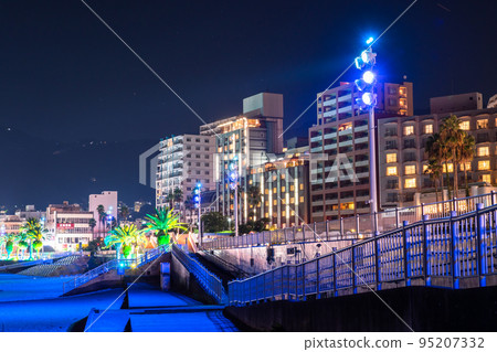 <<靜岡縣>>熱海陽光海灘夜景/度假區風景 95207332