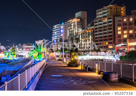 <<靜岡縣>>熱海陽光海灘夜景/度假區風景 95207338