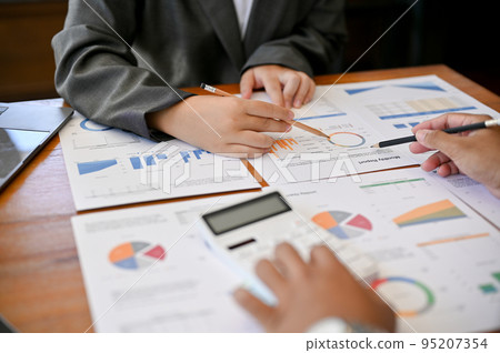 A businesswoman or financial consultant giving a financial advice to her client in the meeting. 95207354