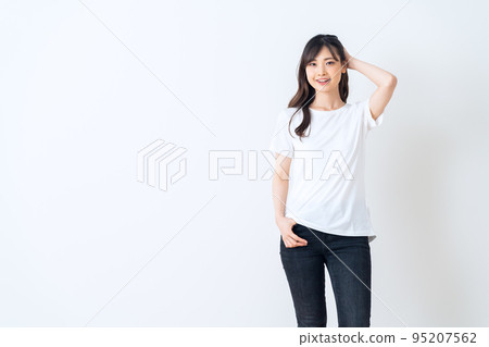 Z世代大學生女性白色背景 95207562