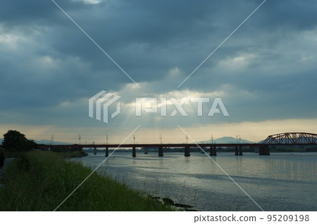 早上在河床上 早上在河床上 95209198