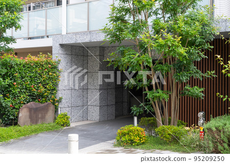 Mansion entrance image 95209250