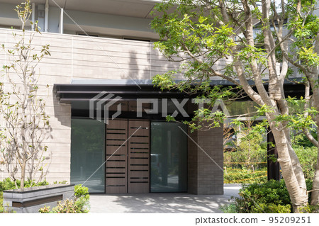 Mansion entrance image Mansion entrance image 95209251