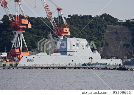 Zumwalt-class missile destroyer DDG-1000 USS Zumwalt Zumwalt-class missile destroyer DDG-1000 USS Zumwalt 95209696
