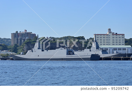 Mogami-class escort ship FFM-1 Mogami-class escort ship FFM-2 Kumano Mogami-class escort ship FFM-1 Mogami-class escort ship FFM-2 Kumano 95209742
