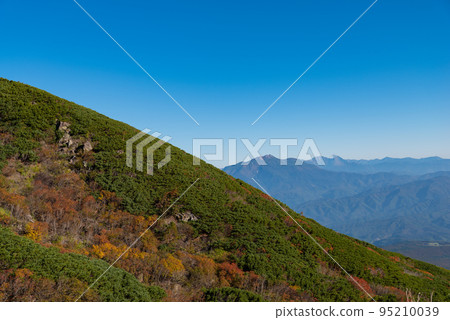 變成紅色的三嶽山 變成紅色的三嶽山 95210039