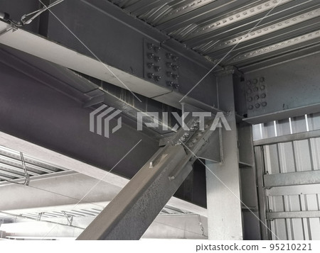 多層停車場、電鍍飾面、橫梁、方鋼管、支架 95210221