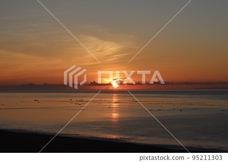 台灣海邊的日出 95211303