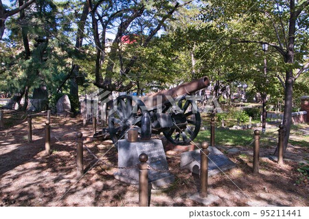 Kokura Castle 4th year 15 cm howitzer and cannon former army 12th division historical tourism photo material 2 95211441