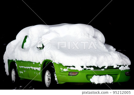 Car buried in snow 95212005