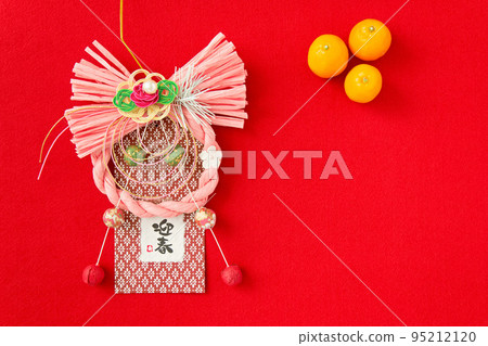 3個裝飾品和金橘|正確的空間 3個裝飾品和金橘|正確的空間 95212120