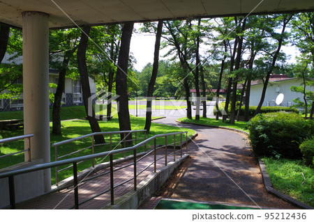 三部青年交流館體育館入口處的景色 95212436