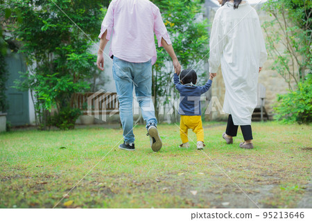 3 people family 3 people family 95213646