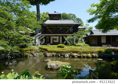 Former Mitsui family Shimogamo villa, overlooking the main house and tea room from the garden, Shimogamo, Sakyo-ku, Kyoto Former Mitsui family Shimogamo villa, overlooking the main house and tea room from the garden, Shimogamo, Sakyo-ku, Kyoto 95213822
