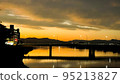 Setting sun 95213827