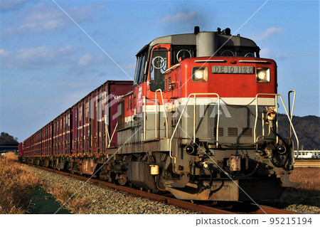 DE10-1120 Ishinomaki freight train 95215194
