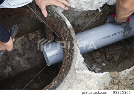 Drainage pipe repair work 95215565