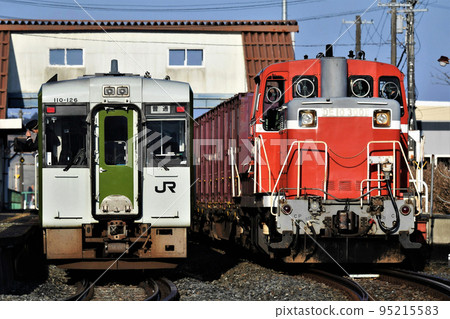 DE10-3001 Kiha 110 系列石卷 95215583